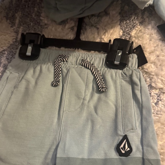 Volcom Set - Picture 4 of 6